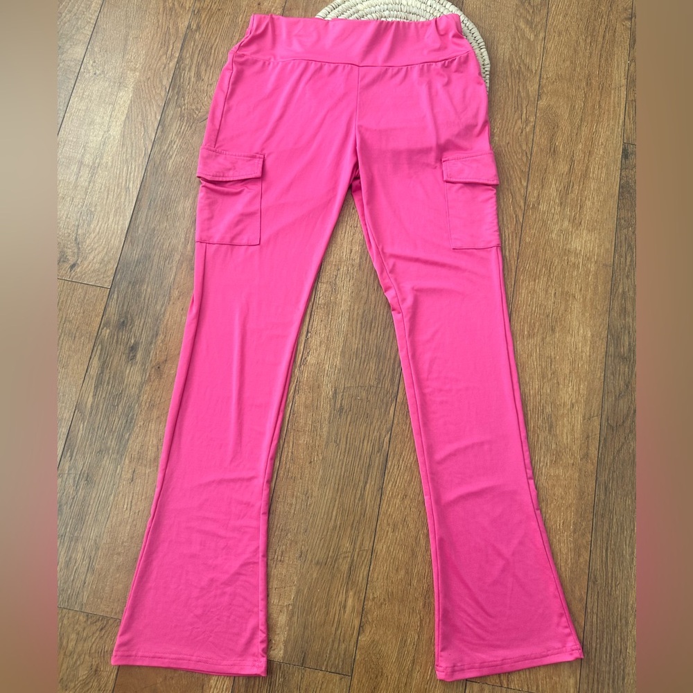 NEW without tags! Bright Pink Cargo Flare Leggings size XL